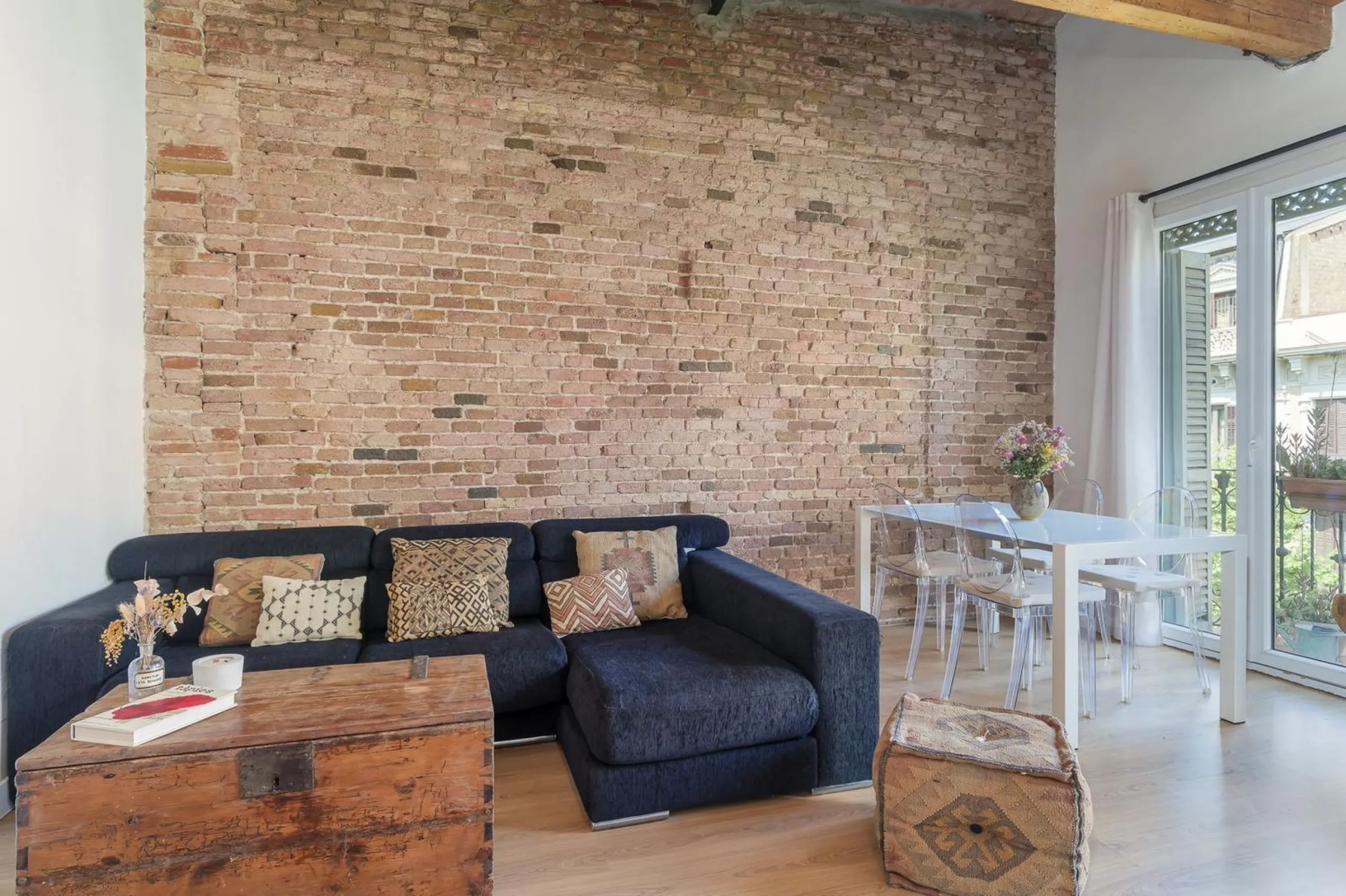 Charming Penthouse with Terrace in Eixample – Barcelona