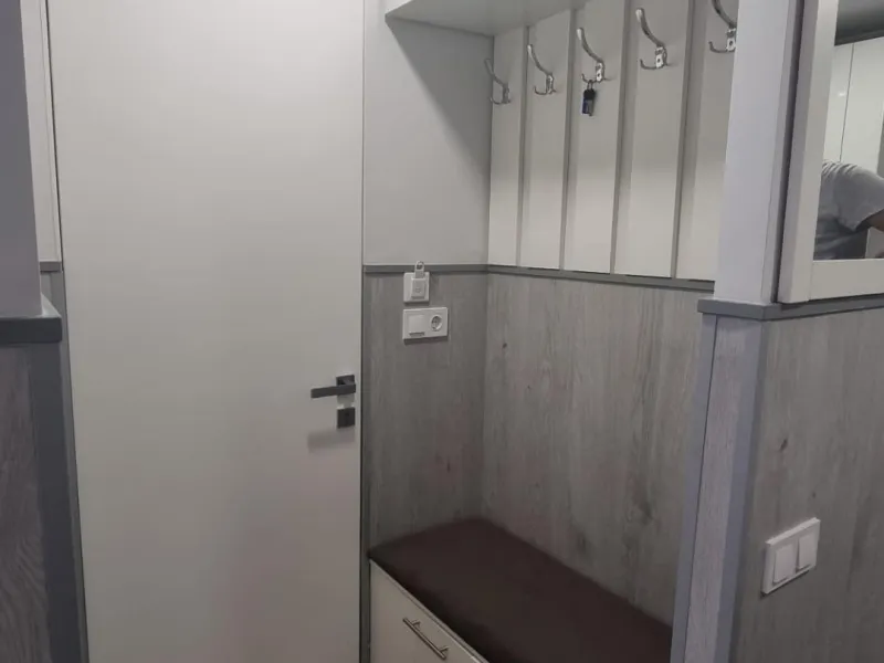 КВАРТИРА ПОСЛЕ РЕМОНТА В 50 МЕТРАХ ОТ ПЛЯЖА. 3 СПАЛЬНИ. 3 ВАННЫЕ КОМНАТЫ. 105 М2. ПОДЕЛЕННАЯ НА ТРИ СТУДИИ