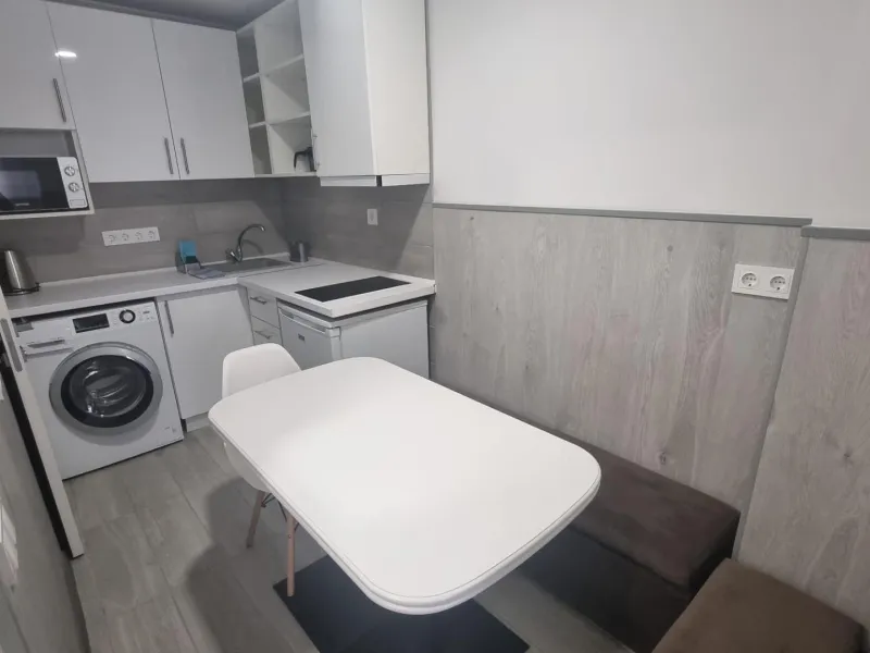 КВАРТИРА ПОСЛЕ РЕМОНТА В 50 МЕТРАХ ОТ ПЛЯЖА. 3 СПАЛЬНИ. 3 ВАННЫЕ КОМНАТЫ. 105 М2. ПОДЕЛЕННАЯ НА ТРИ СТУДИИ