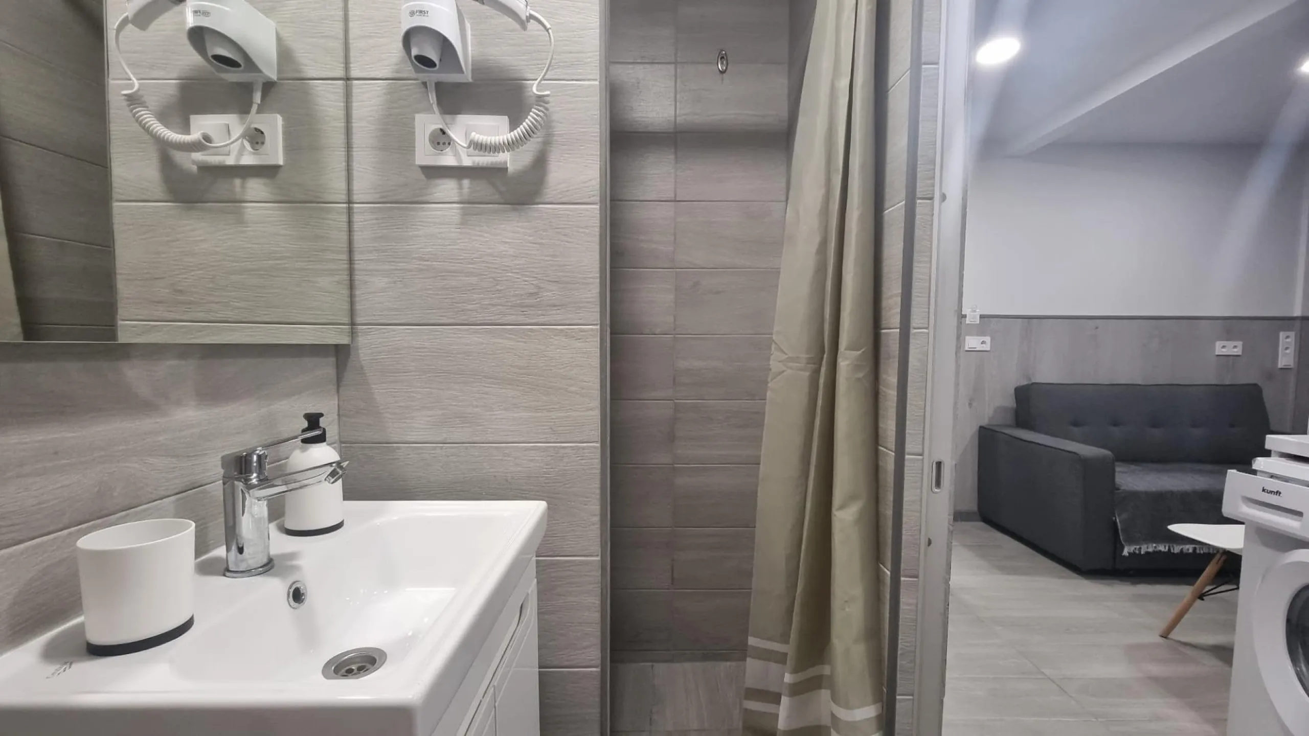 КВАРТИРА ПОСЛЕ РЕМОНТА В 50 МЕТРАХ ОТ ПЛЯЖА. 3 СПАЛЬНИ. 3 ВАННЫЕ КОМНАТЫ. 105 М2. ПОДЕЛЕННАЯ НА ТРИ СТУДИИ