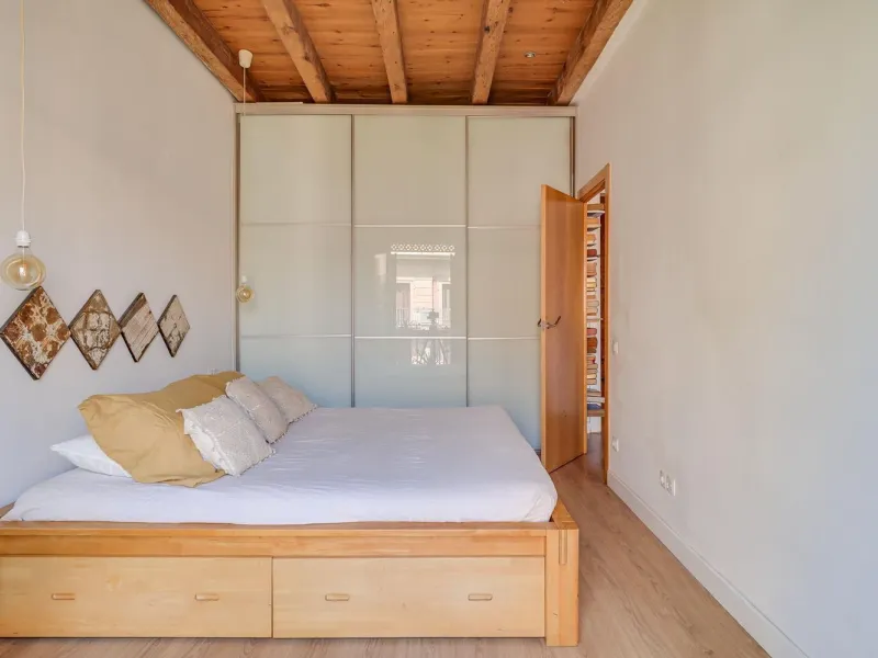Charming Penthouse with Terrace in Eixample – Barcelona