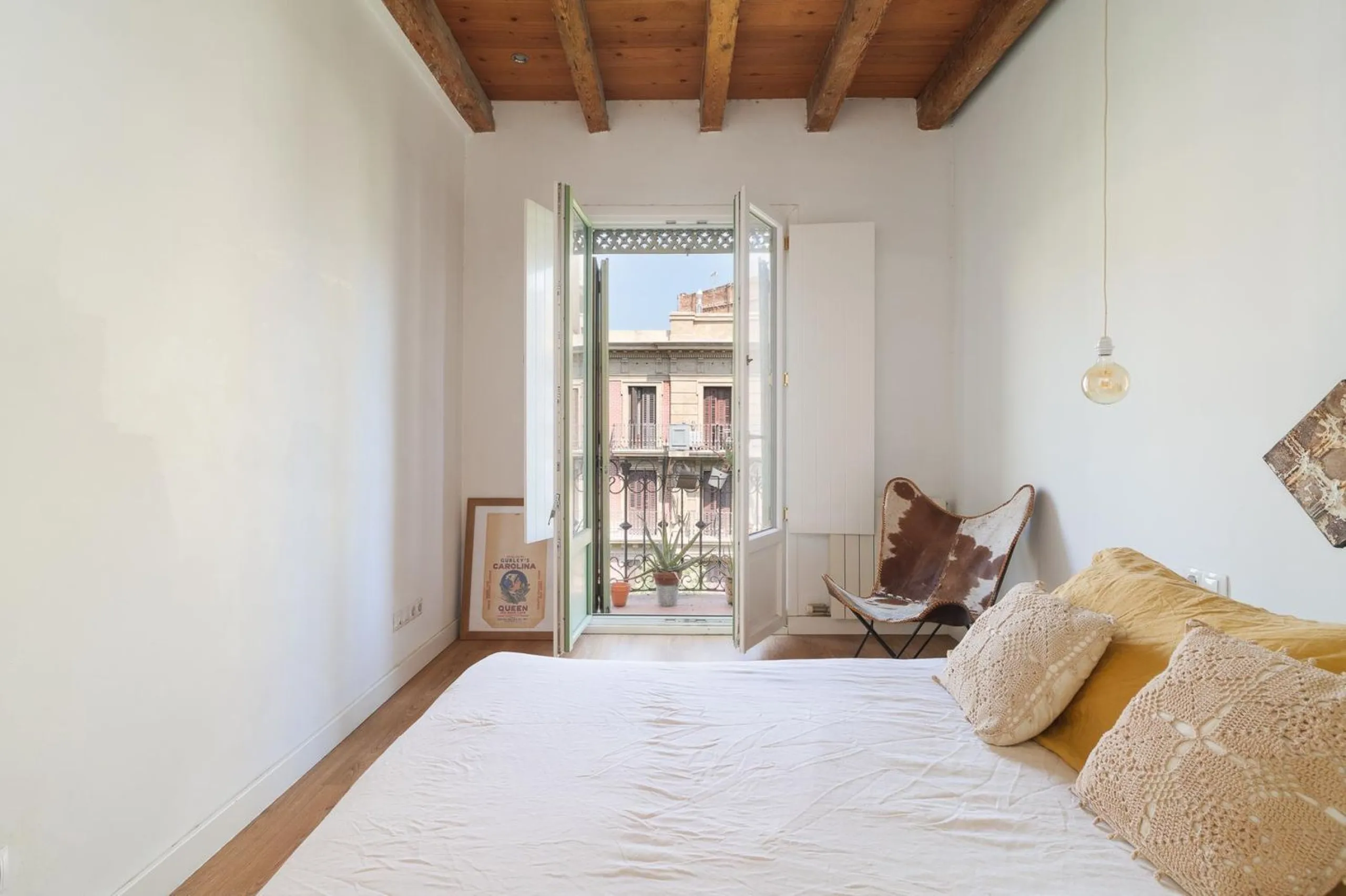 Charming Penthouse with Terrace in Eixample – Barcelona