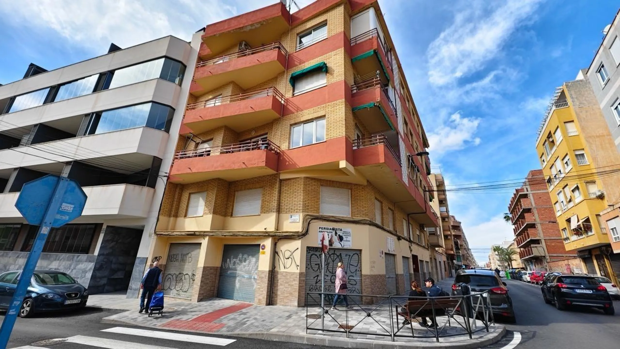 APARTAMENTO A 300 METROS DE PLAYA CON 3 DORM. 2 BAÑOS CON SUPERFICIE DE 108 M2.
