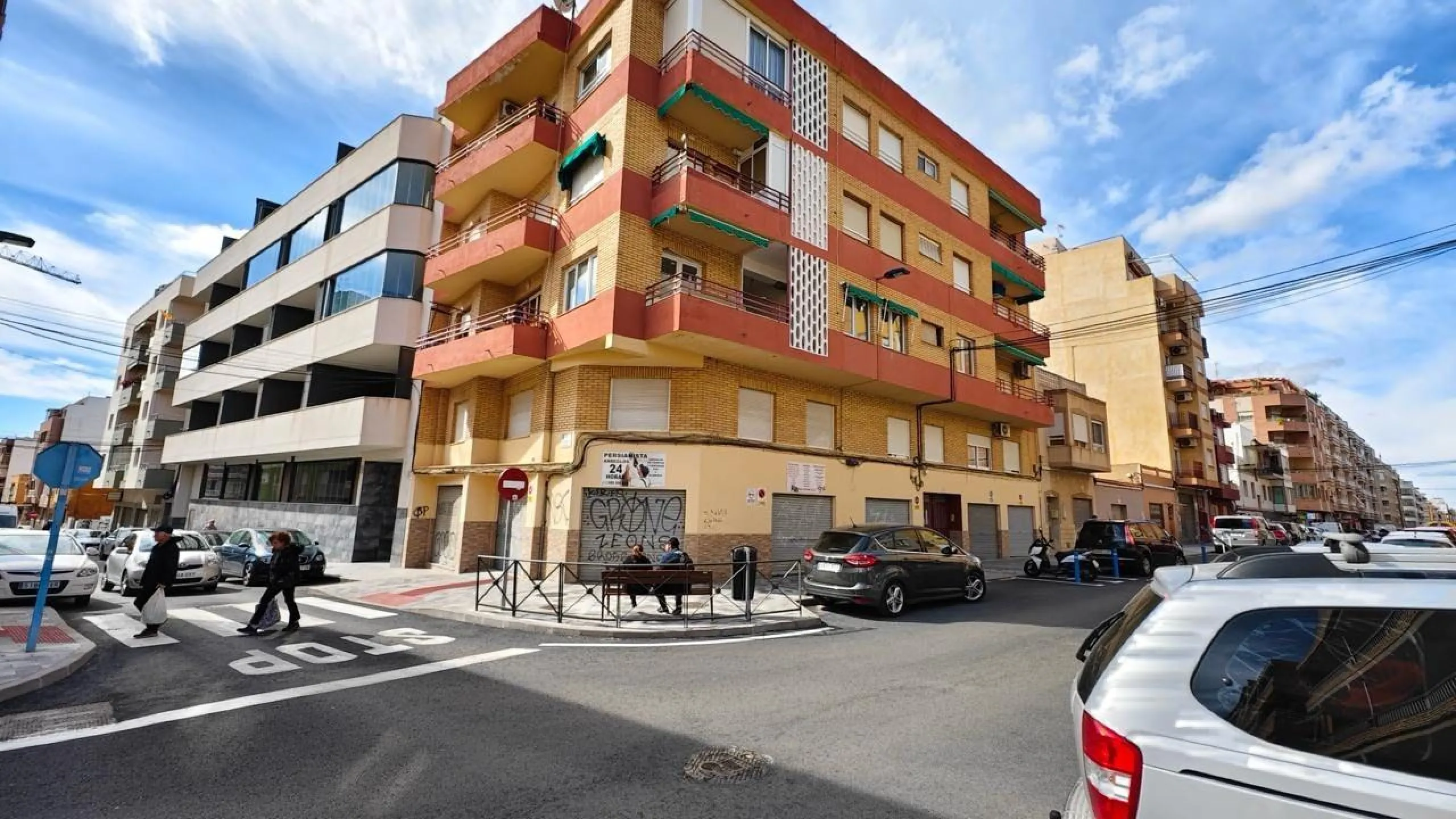 APARTAMENTO A 300 METROS DE PLAYA CON 3 DORM. 2 BAÑOS CON SUPERFICIE DE 108 M2.