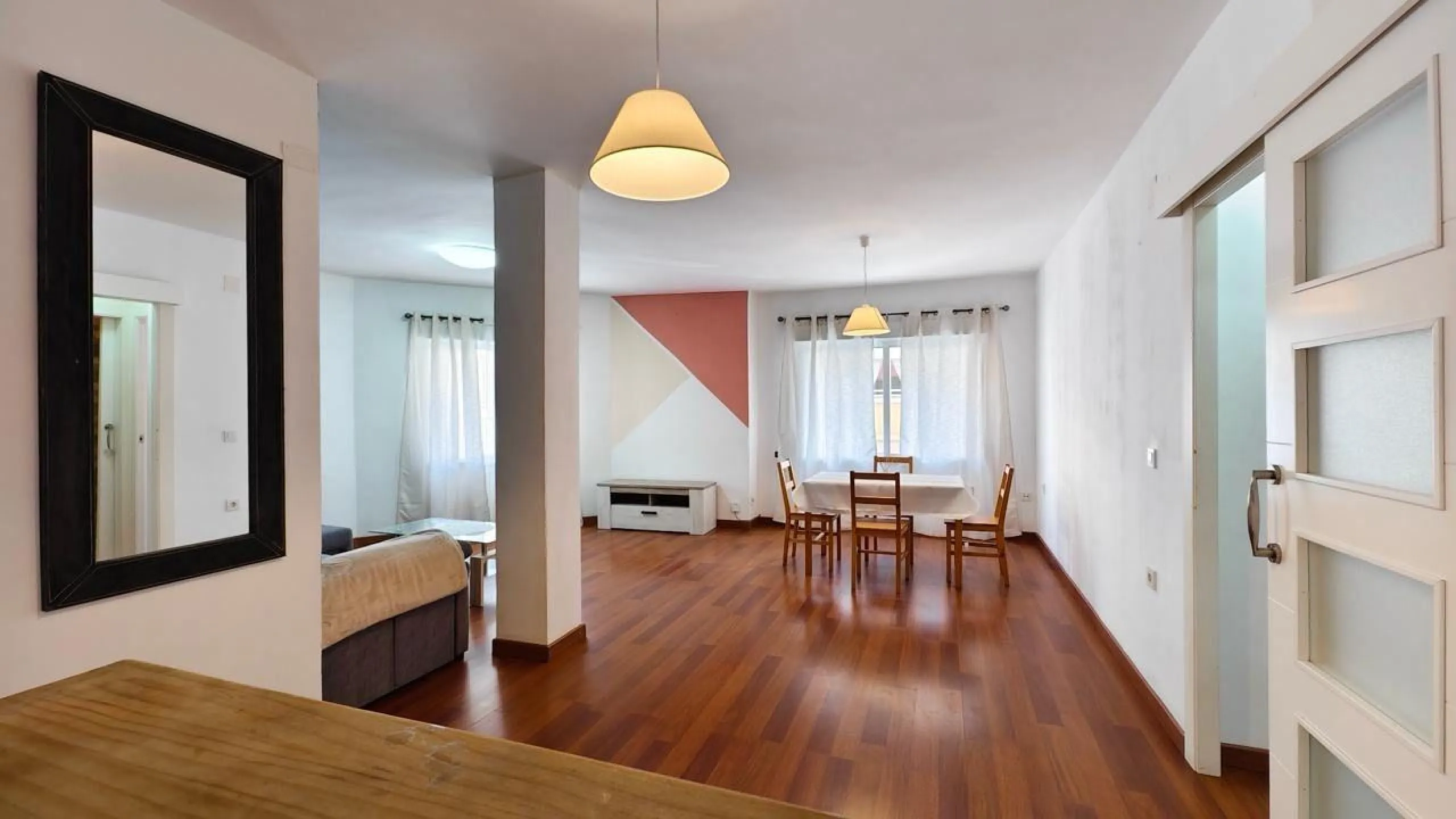 APARTAMENTO A 300 METROS DE PLAYA CON 3 DORM. 2 BAÑOS CON SUPERFICIE DE 108 M2.