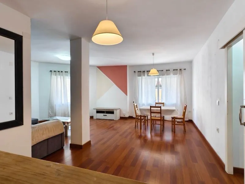 APARTAMENTO A 300 METROS DE PLAYA CON 3 DORM. 2 BAÑOS CON SUPERFICIE DE 108 M2.