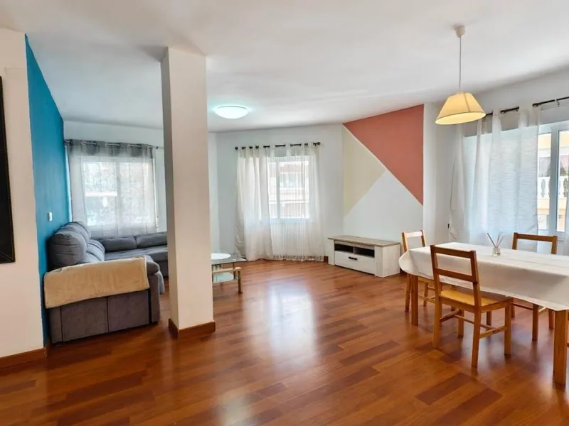 APARTAMENTO A 300 METROS DE PLAYA CON 3 DORM. 2 BAÑOS CON SUPERFICIE DE 108 M2.