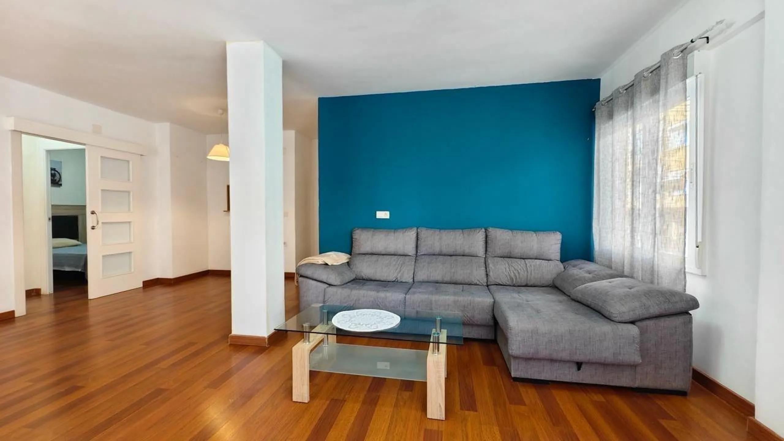 APARTAMENTO A 300 METROS DE PLAYA CON 3 DORM. 2 BAÑOS CON SUPERFICIE DE 108 M2.