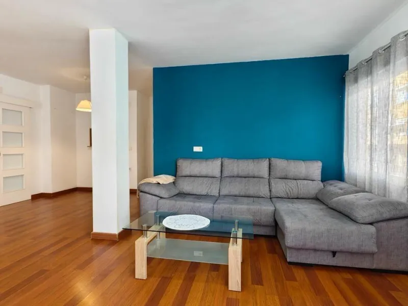 APARTAMENTO A 300 METROS DE PLAYA CON 3 DORM. 2 BAÑOS CON SUPERFICIE DE 108 M2.
