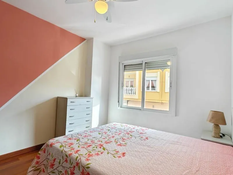 APARTAMENTO A 300 METROS DE PLAYA CON 3 DORM. 2 BAÑOS CON SUPERFICIE DE 108 M2.