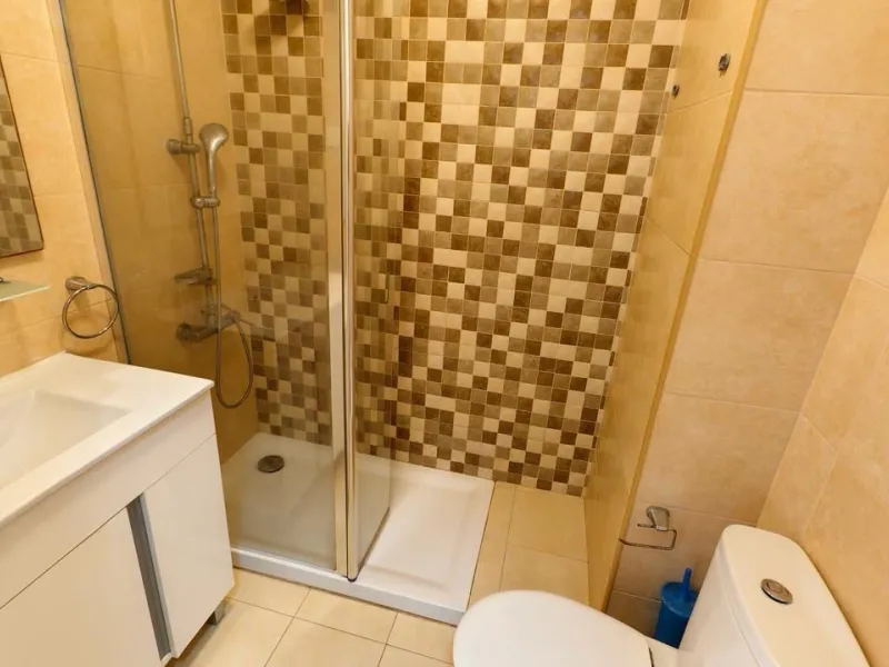APARTAMENTO A 300 METROS DE PLAYA CON 3 DORM. 2 BAÑOS CON SUPERFICIE DE 108 M2.