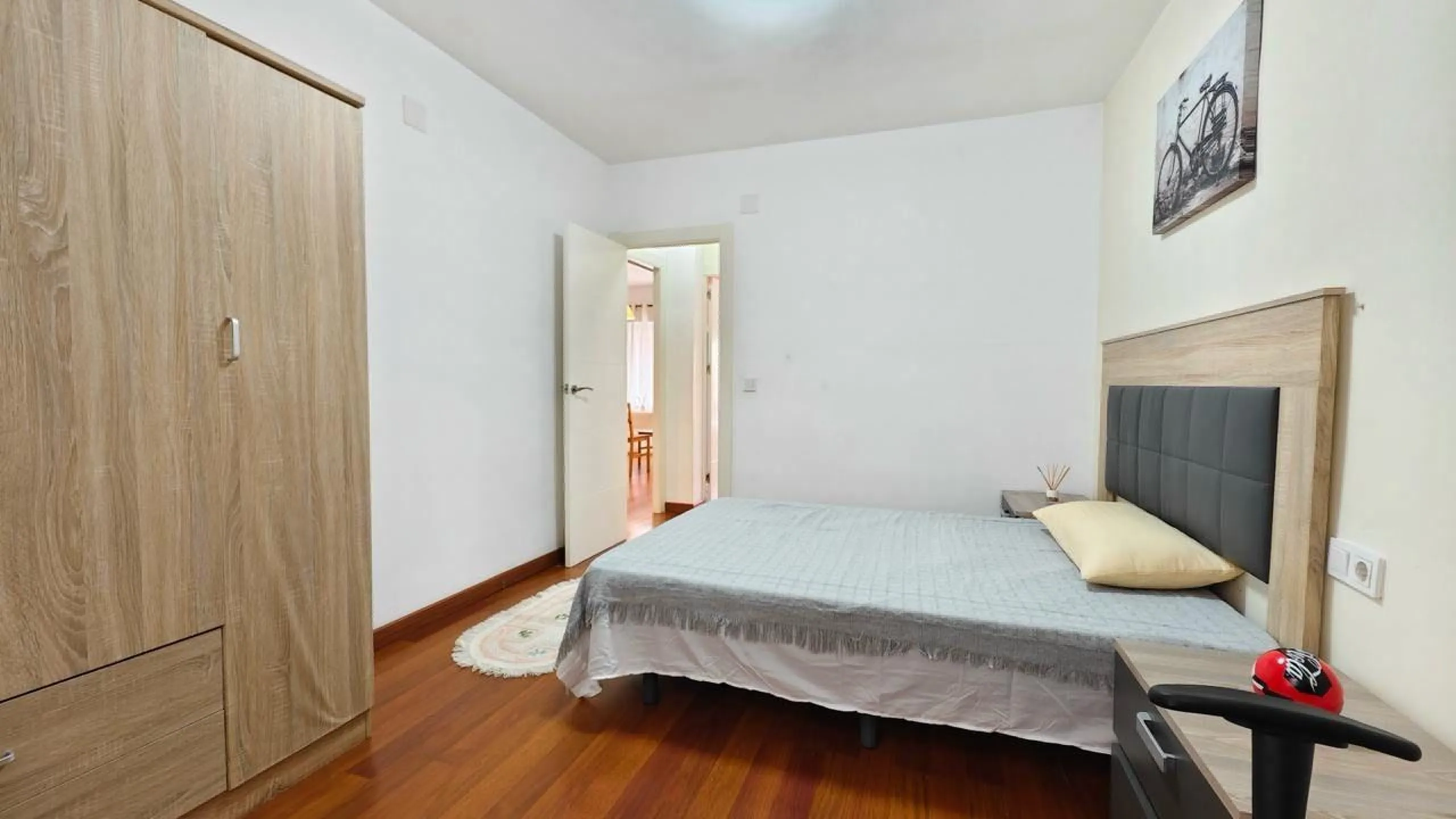 APARTAMENTO A 300 METROS DE PLAYA CON 3 DORM. 2 BAÑOS CON SUPERFICIE DE 108 M2.