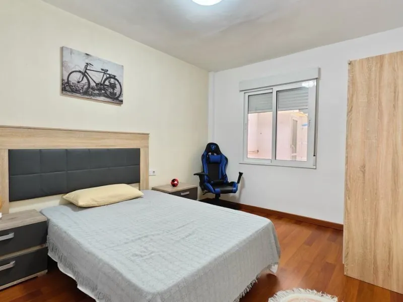 APARTAMENTO A 300 METROS DE PLAYA CON 3 DORM. 2 BAÑOS CON SUPERFICIE DE 108 M2.