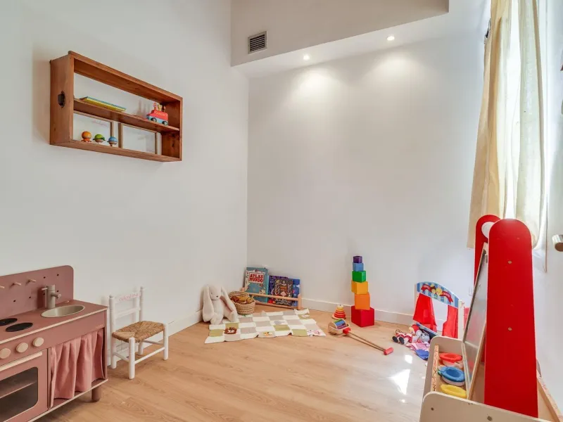Charming Penthouse with Terrace in Eixample – Barcelona