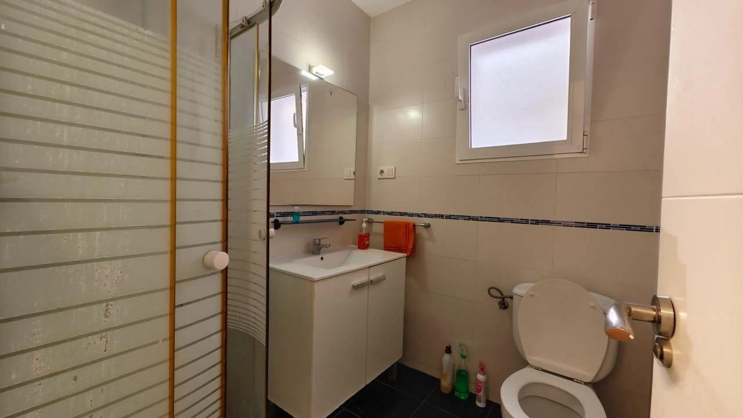 APARTAMENTO A 300 METROS DE PLAYA CON 3 DORM. 2 BAÑOS CON SUPERFICIE DE 108 M2.
