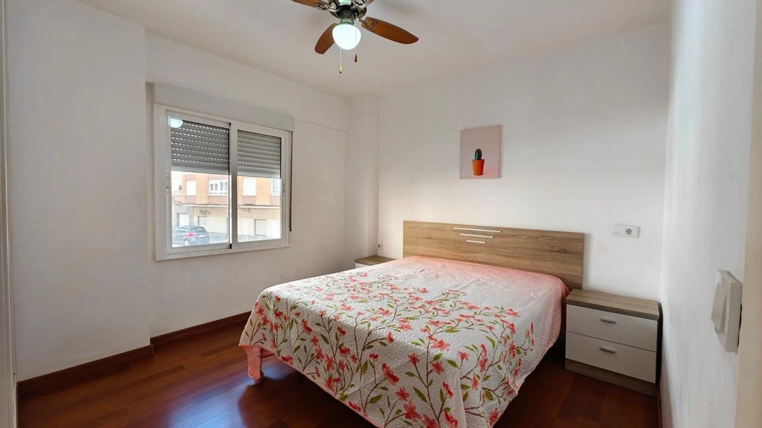 APARTAMENTO A 300 METROS DE PLAYA CON 3 DORM. 2 BAÑOS CON SUPERFICIE DE 108 M2.