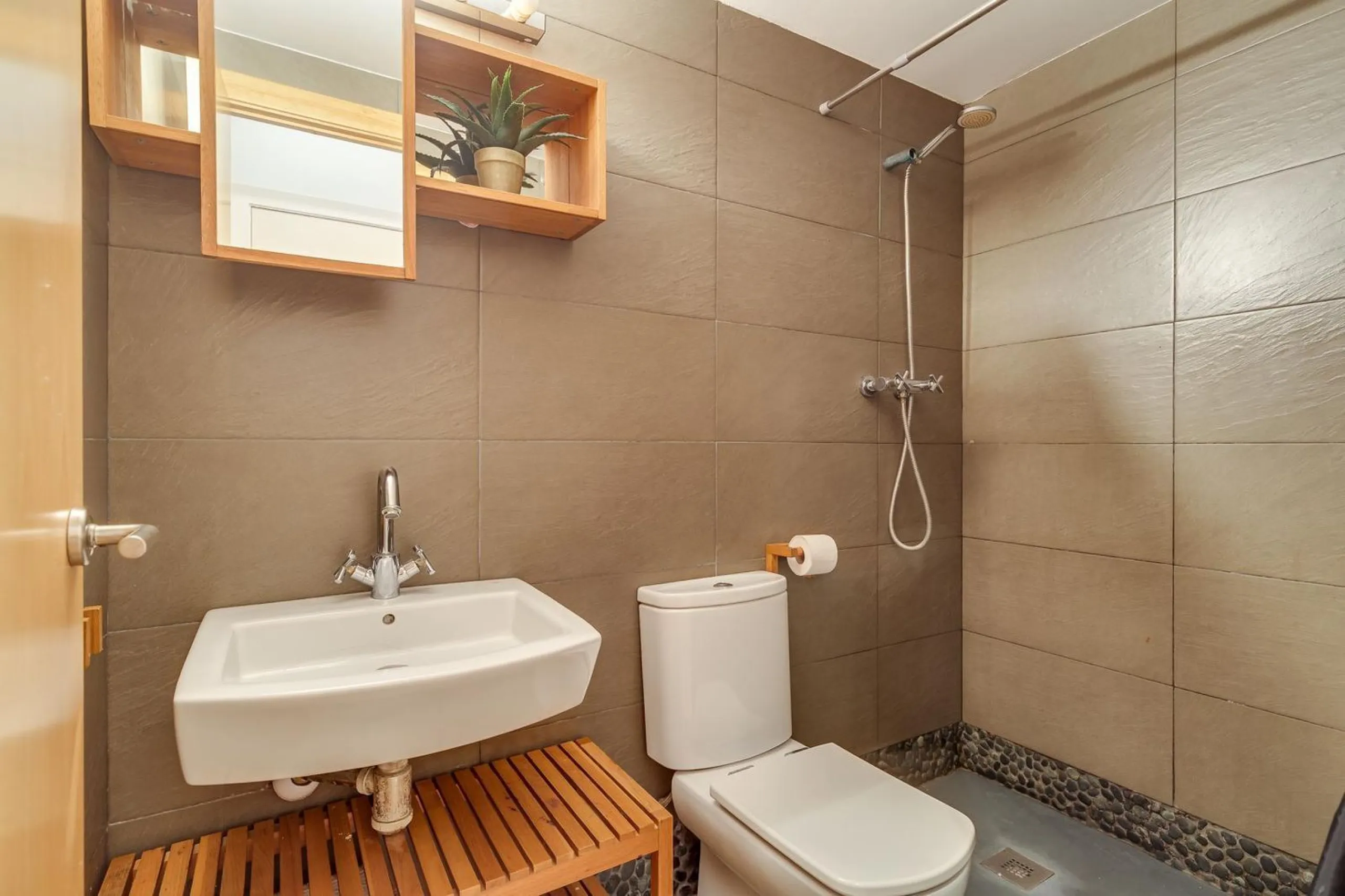 Charming Penthouse with Terrace in Eixample – Barcelona