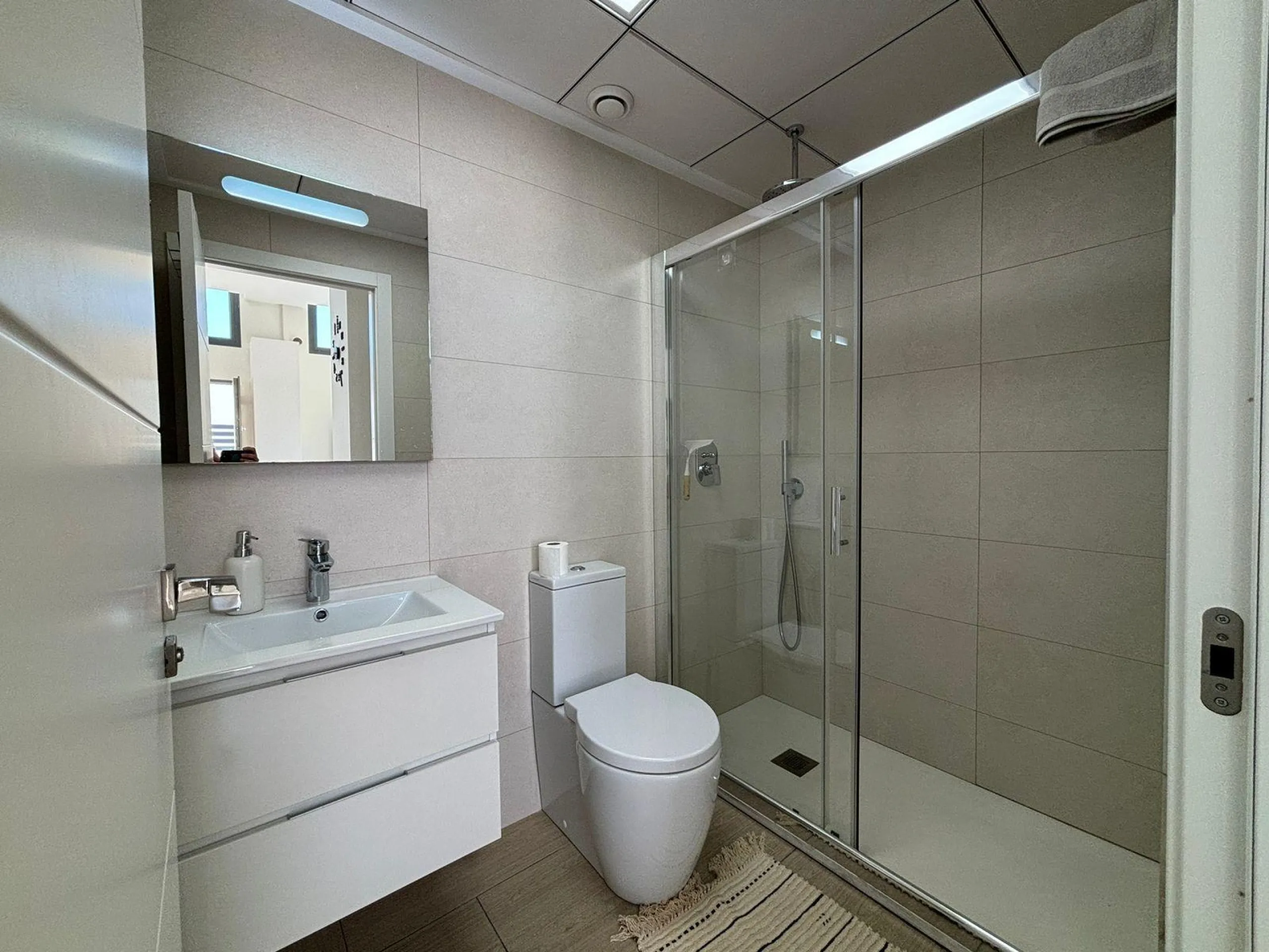 КРАТКОСРОЧНАЯ АРЕНДА ВИЛЛЫ БАЛКОНЕ ФИНЕСТРАТ