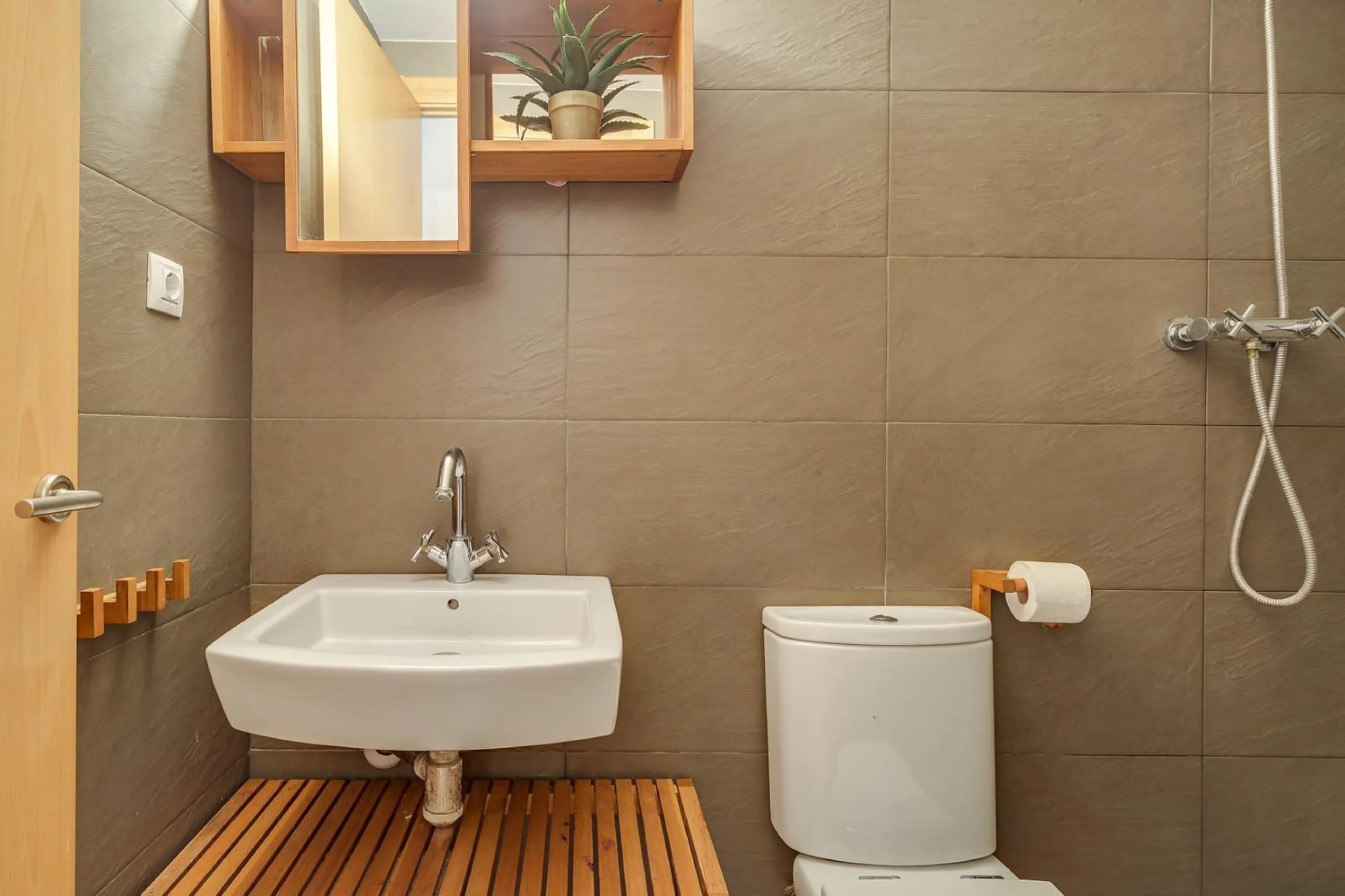 Charming Penthouse with Terrace in Eixample – Barcelona