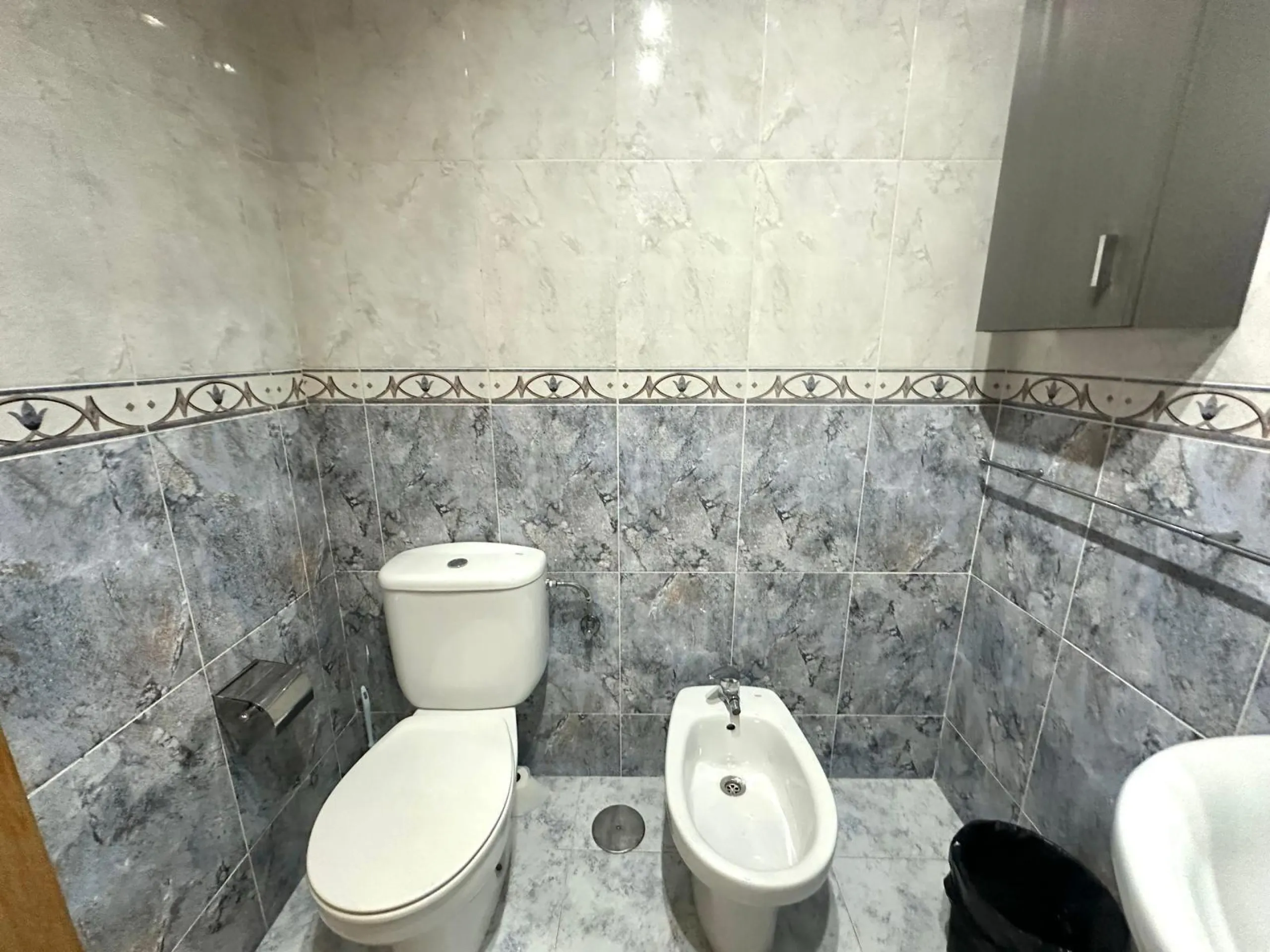 GRANDE APARTAMENTO DE 4 DORM. 2 BAÑOS. A 400 METROS DEL PUERT0 DE TORREVIEJA CON 130 M2. Y GRAN TERRAZA.