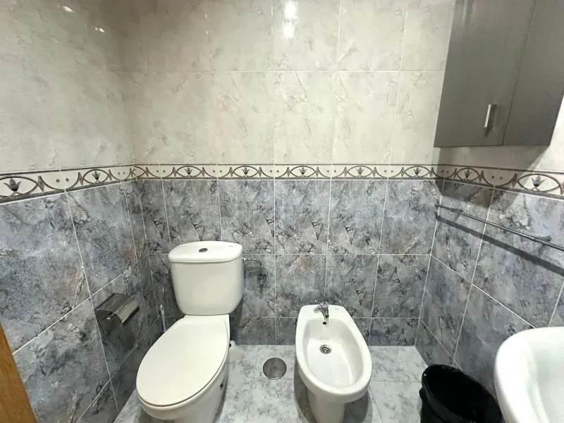 GRANDE APARTAMENTO DE 4 DORM. 2 BAÑOS. A 400 METROS DEL PUERT0 DE TORREVIEJA CON 130 M2. Y GRAN TERRAZA.