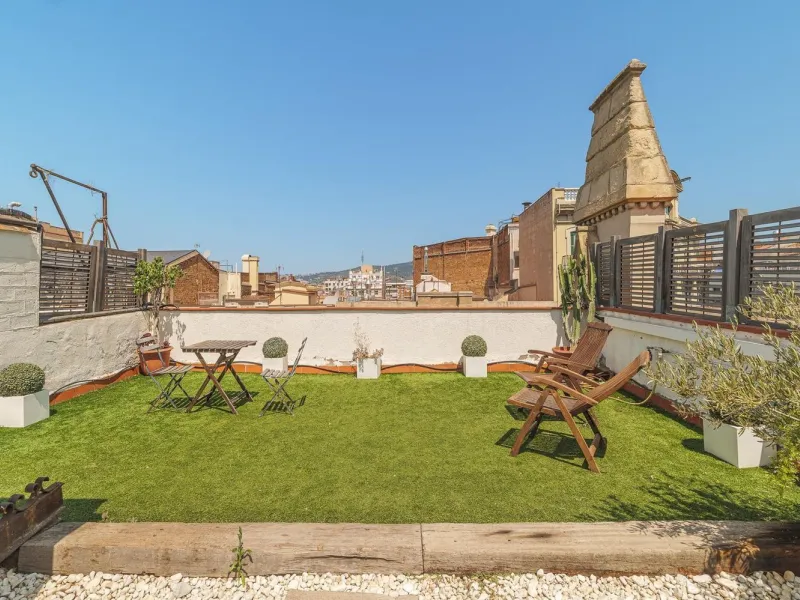 Charming Penthouse with Terrace in Eixample – Barcelona
