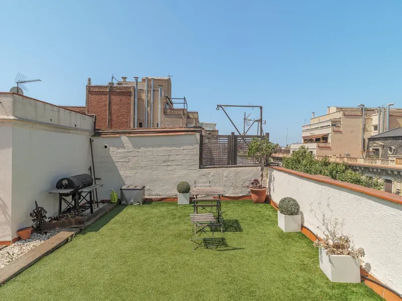 Charming Penthouse with Terrace in Eixample – Barcelona