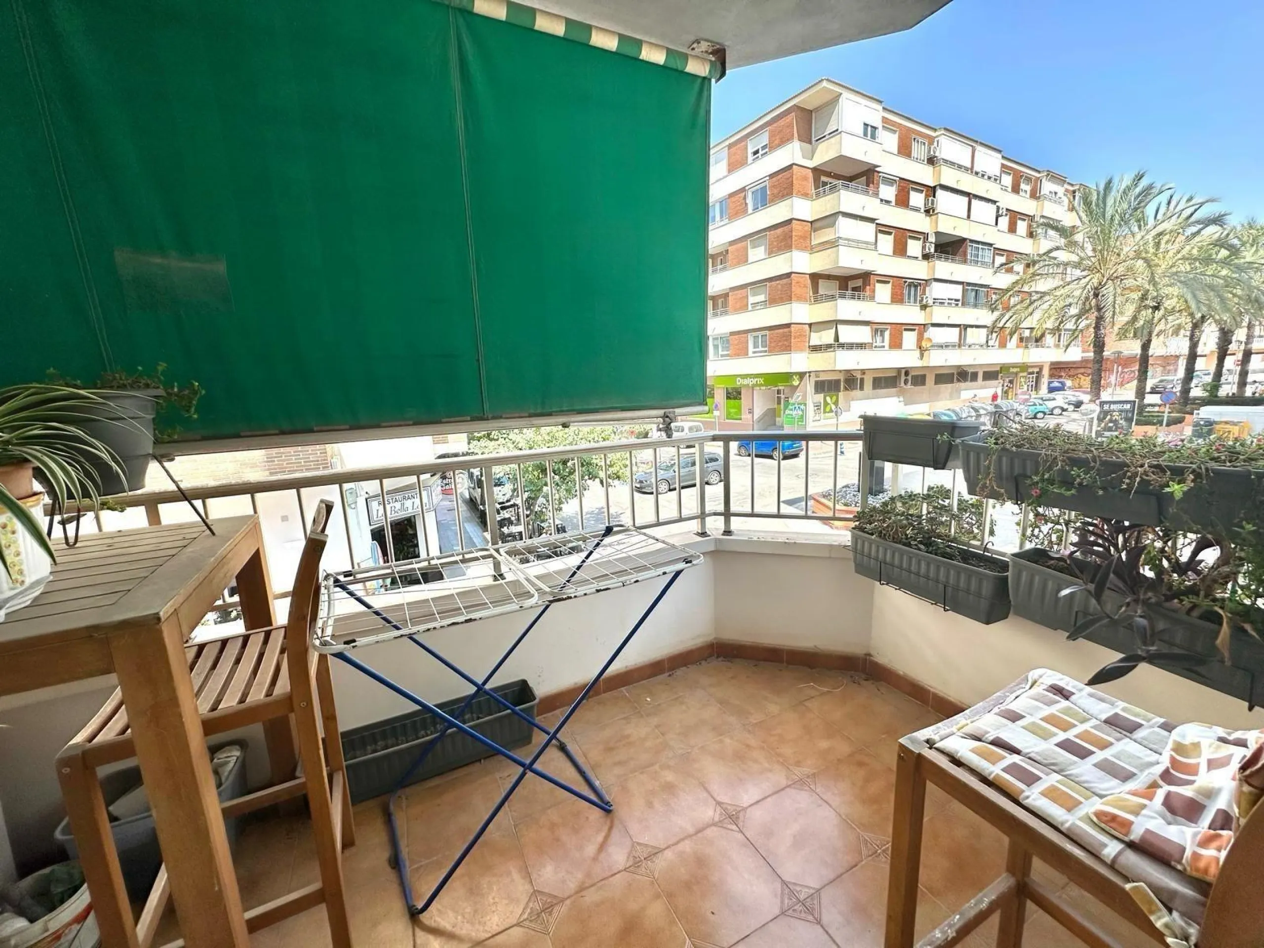 APARTAMENTO A 450 DEL PUERTO DE TORREVIEJA. 2 DORM. 2 BAÑOS. TERRAZA AMPLIA. 76 M2.