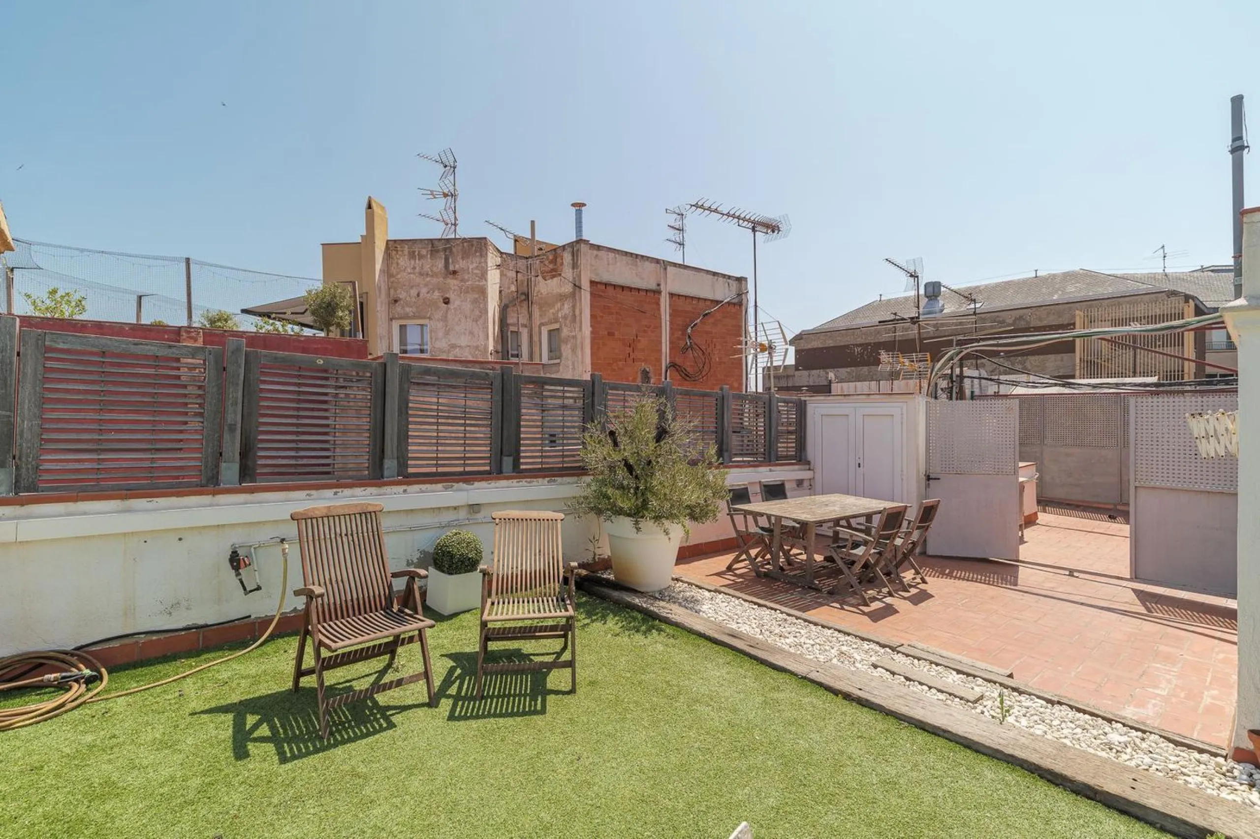 Charming Penthouse with Terrace in Eixample – Barcelona