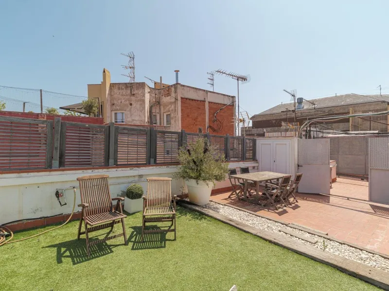 Charming Penthouse with Terrace in Eixample – Barcelona