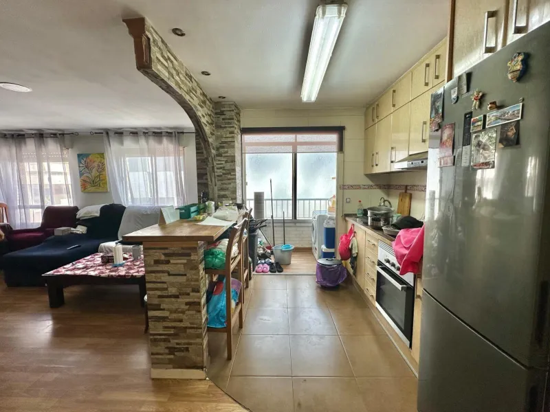APARTAMENTO A 450 DEL PUERTO DE TORREVIEJA. 2 DORM. 2 BAÑOS. TERRAZA AMPLIA. 76 M2.
