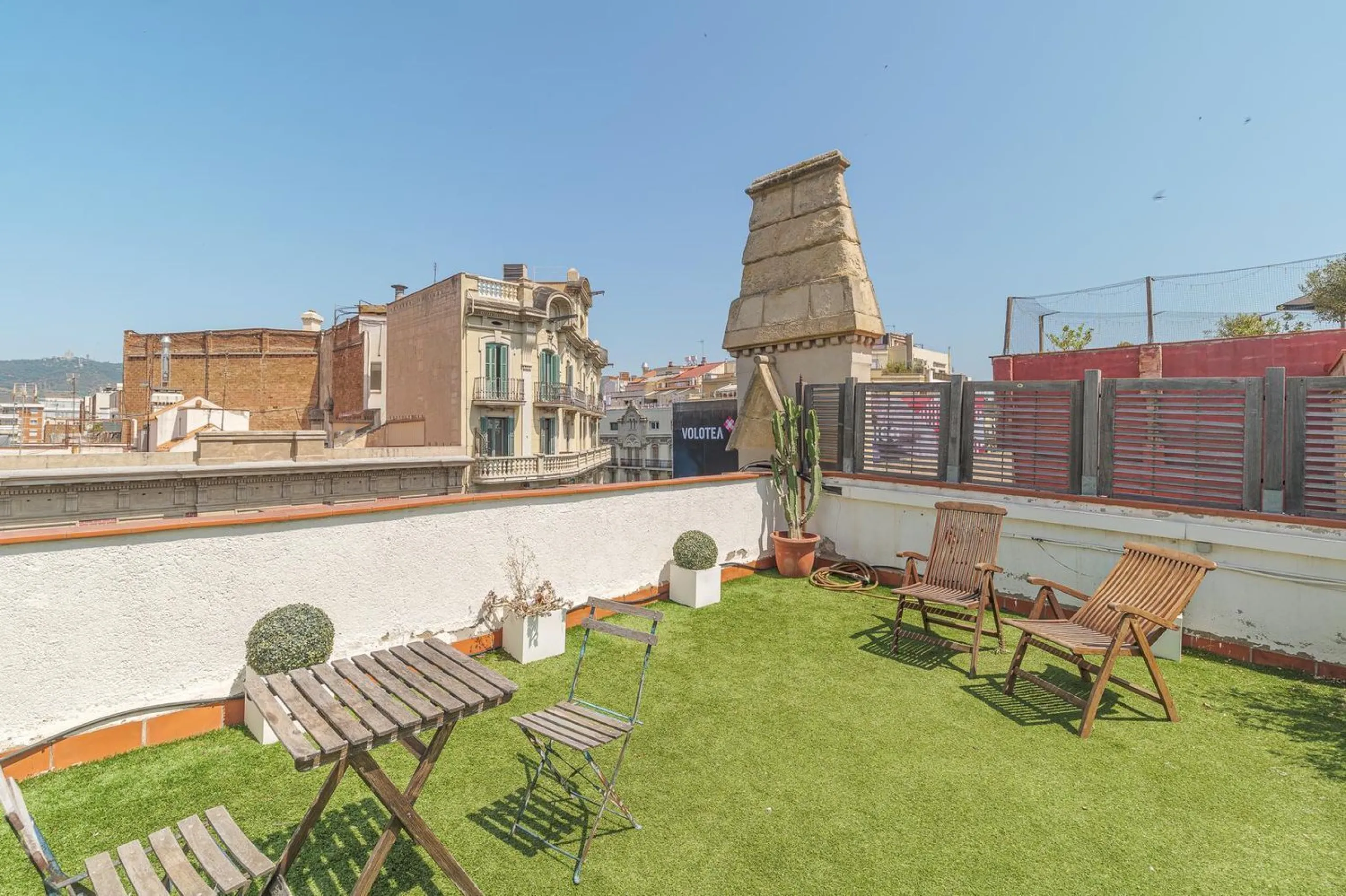 Charming Penthouse with Terrace in Eixample – Barcelona
