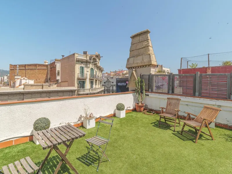 Charming Penthouse with Terrace in Eixample – Barcelona