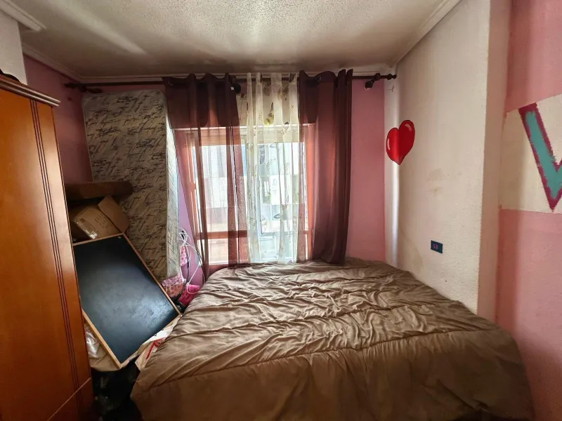 APARTAMENTO A 450 DEL PUERTO DE TORREVIEJA. 2 DORM. 2 BAÑOS. TERRAZA AMPLIA. 76 M2.