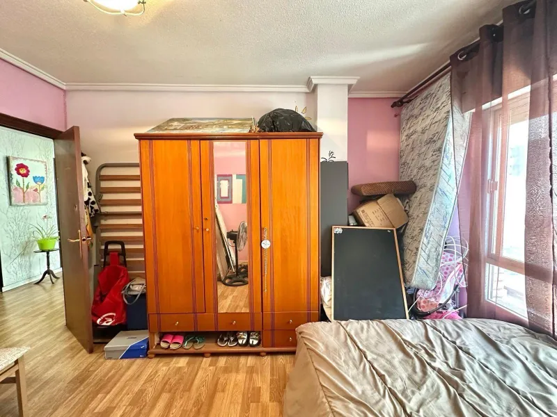 APARTAMENTO A 450 DEL PUERTO DE TORREVIEJA. 2 DORM. 2 BAÑOS. TERRAZA AMPLIA. 76 M2.