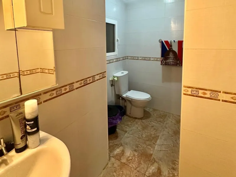 APARTAMENTO A 450 DEL PUERTO DE TORREVIEJA. 2 DORM. 2 BAÑOS. TERRAZA AMPLIA. 76 M2.