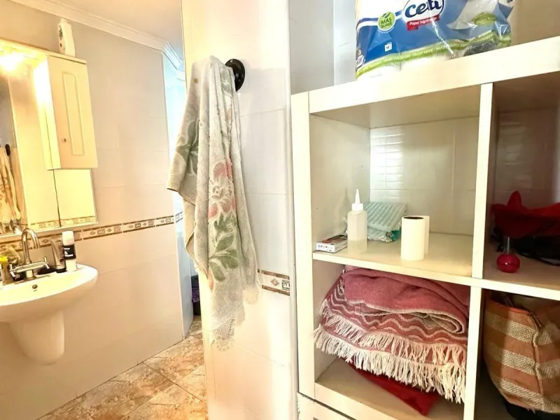 APARTAMENTO A 450 DEL PUERTO DE TORREVIEJA. 2 DORM. 2 BAÑOS. TERRAZA AMPLIA. 76 M2.