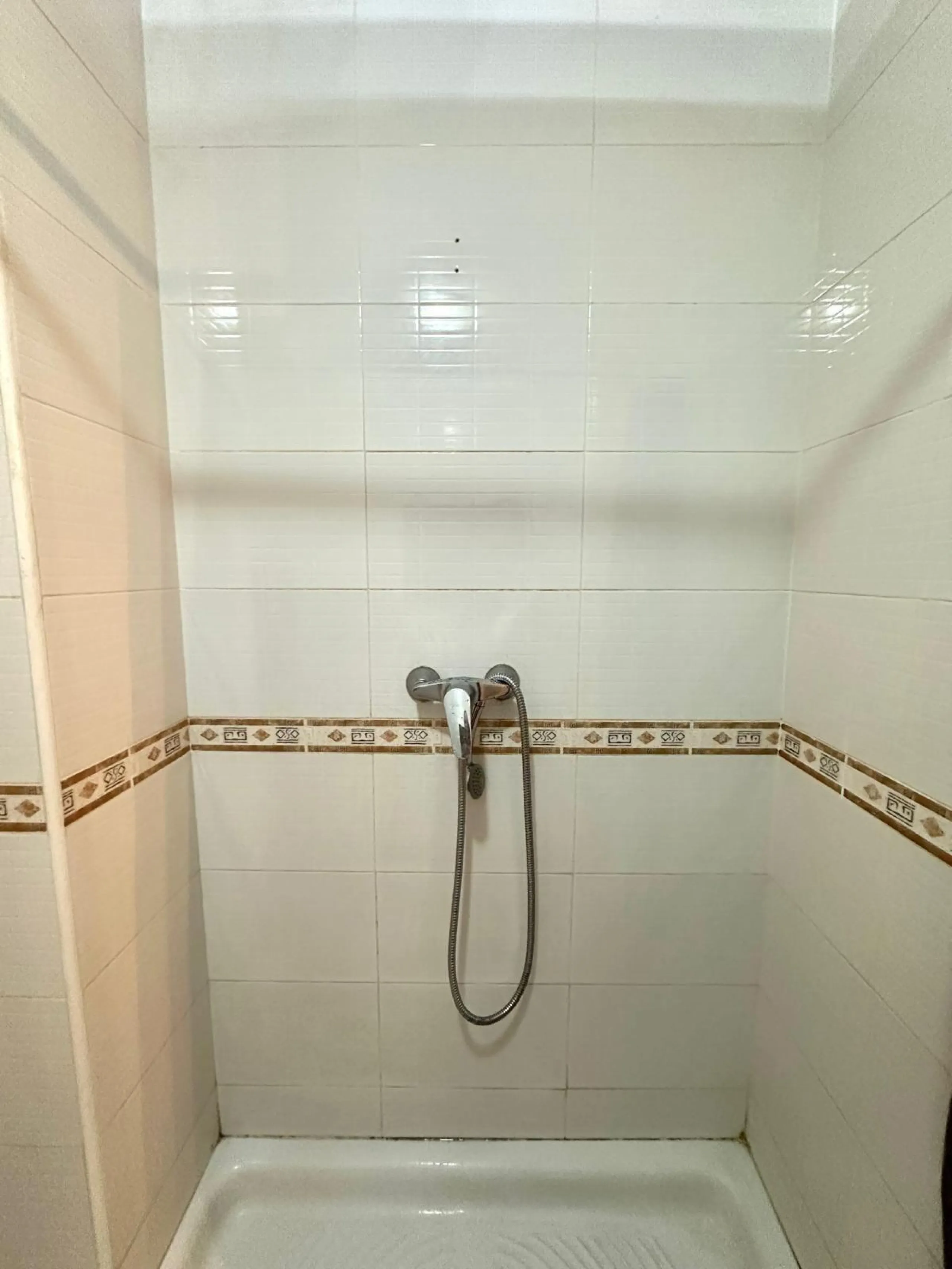 APARTAMENTO A 450 DEL PUERTO DE TORREVIEJA. 2 DORM. 2 BAÑOS. TERRAZA AMPLIA. 76 M2.