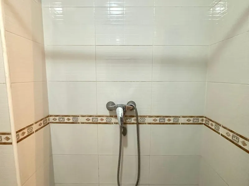 APARTAMENTO A 450 DEL PUERTO DE TORREVIEJA. 2 DORM. 2 BAÑOS. TERRAZA AMPLIA. 76 M2.