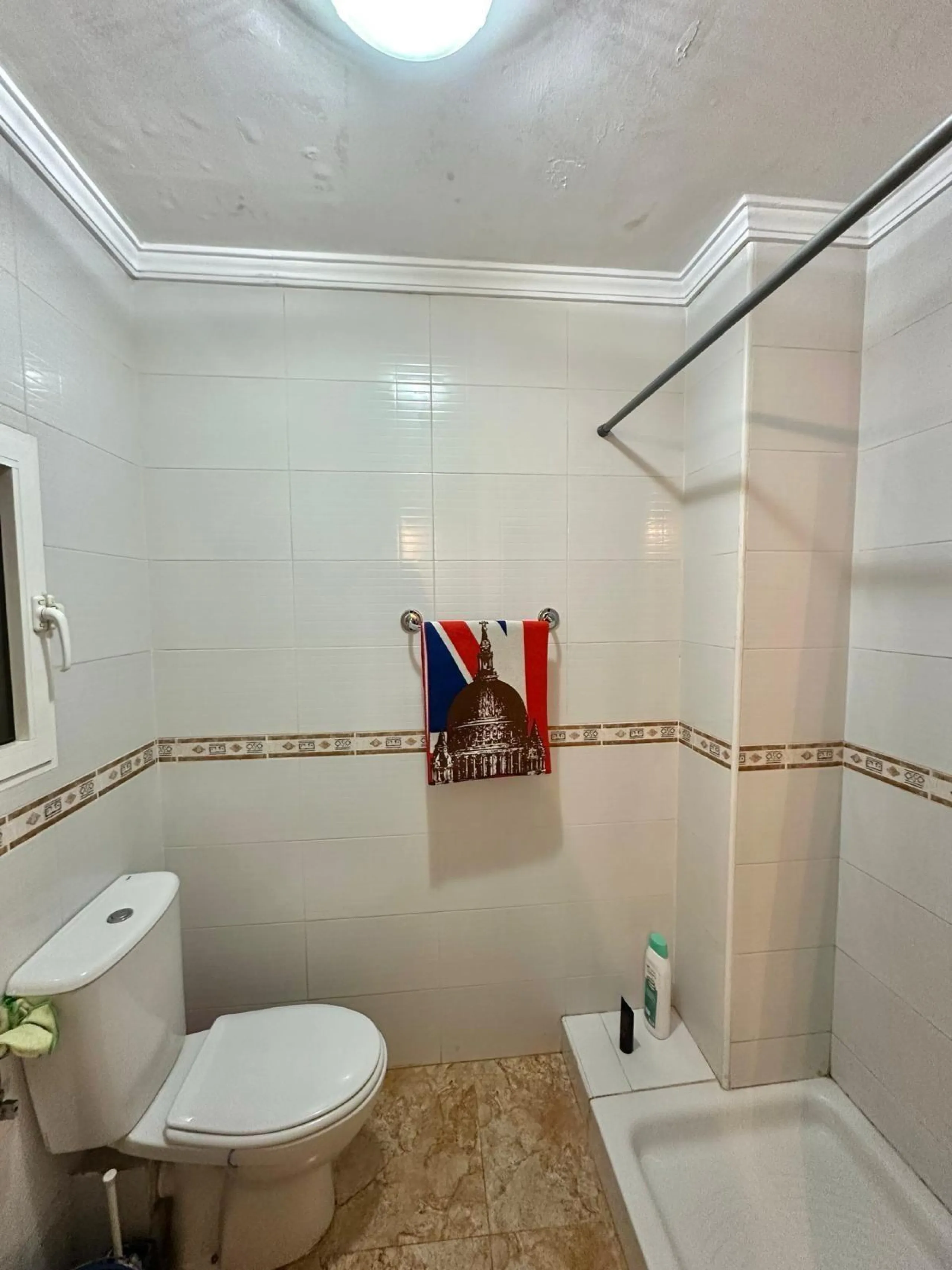 APARTAMENTO A 450 DEL PUERTO DE TORREVIEJA. 2 DORM. 2 BAÑOS. TERRAZA AMPLIA. 76 M2.