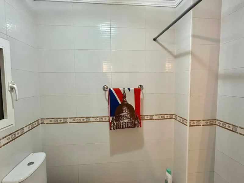 APARTAMENTO A 450 DEL PUERTO DE TORREVIEJA. 2 DORM. 2 BAÑOS. TERRAZA AMPLIA. 76 M2.