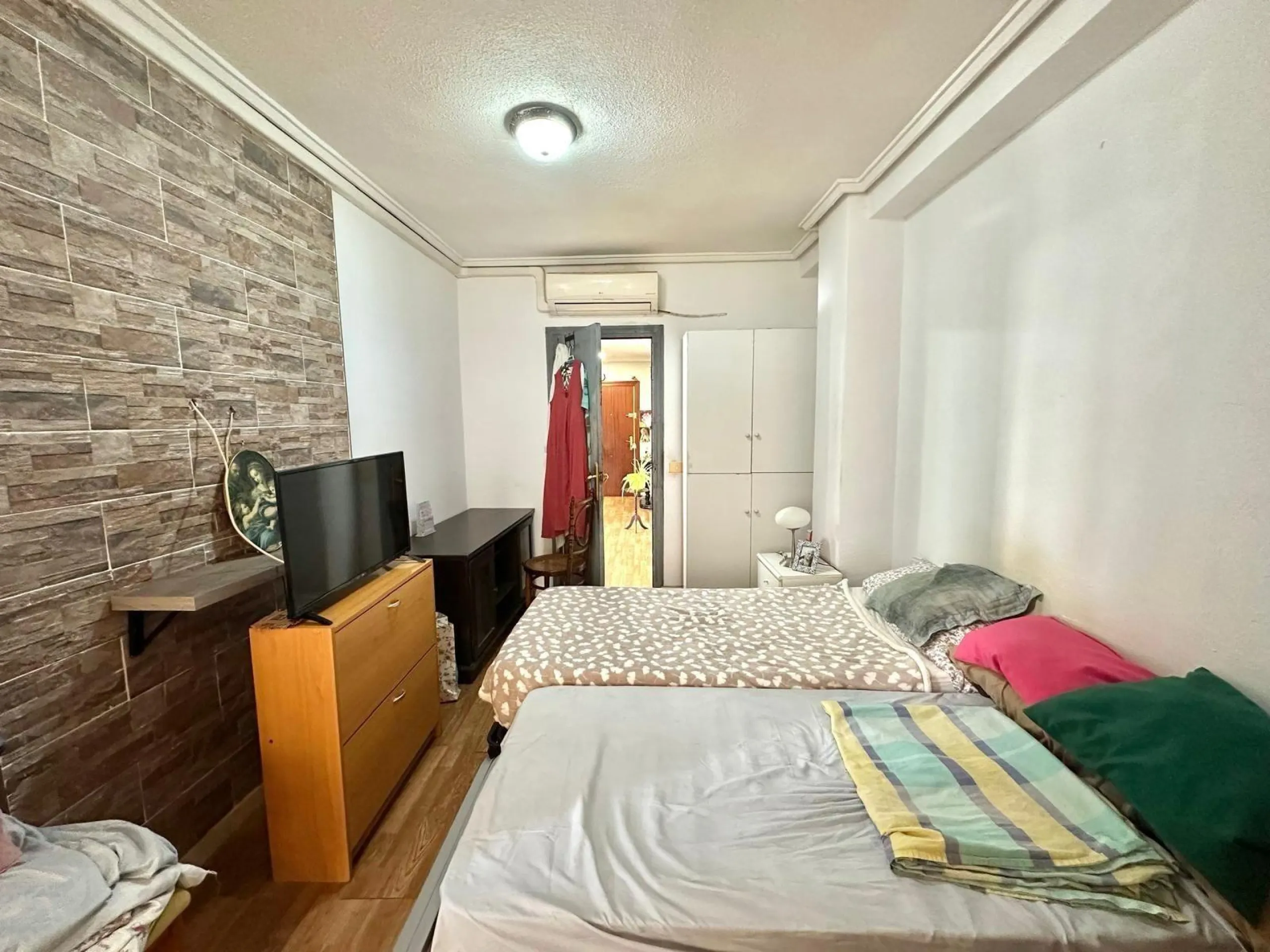APARTAMENTO A 450 DEL PUERTO DE TORREVIEJA. 2 DORM. 2 BAÑOS. TERRAZA AMPLIA. 76 M2.