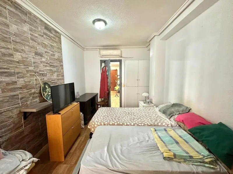 APARTAMENTO A 450 DEL PUERTO DE TORREVIEJA. 2 DORM. 2 BAÑOS. TERRAZA AMPLIA. 76 M2.