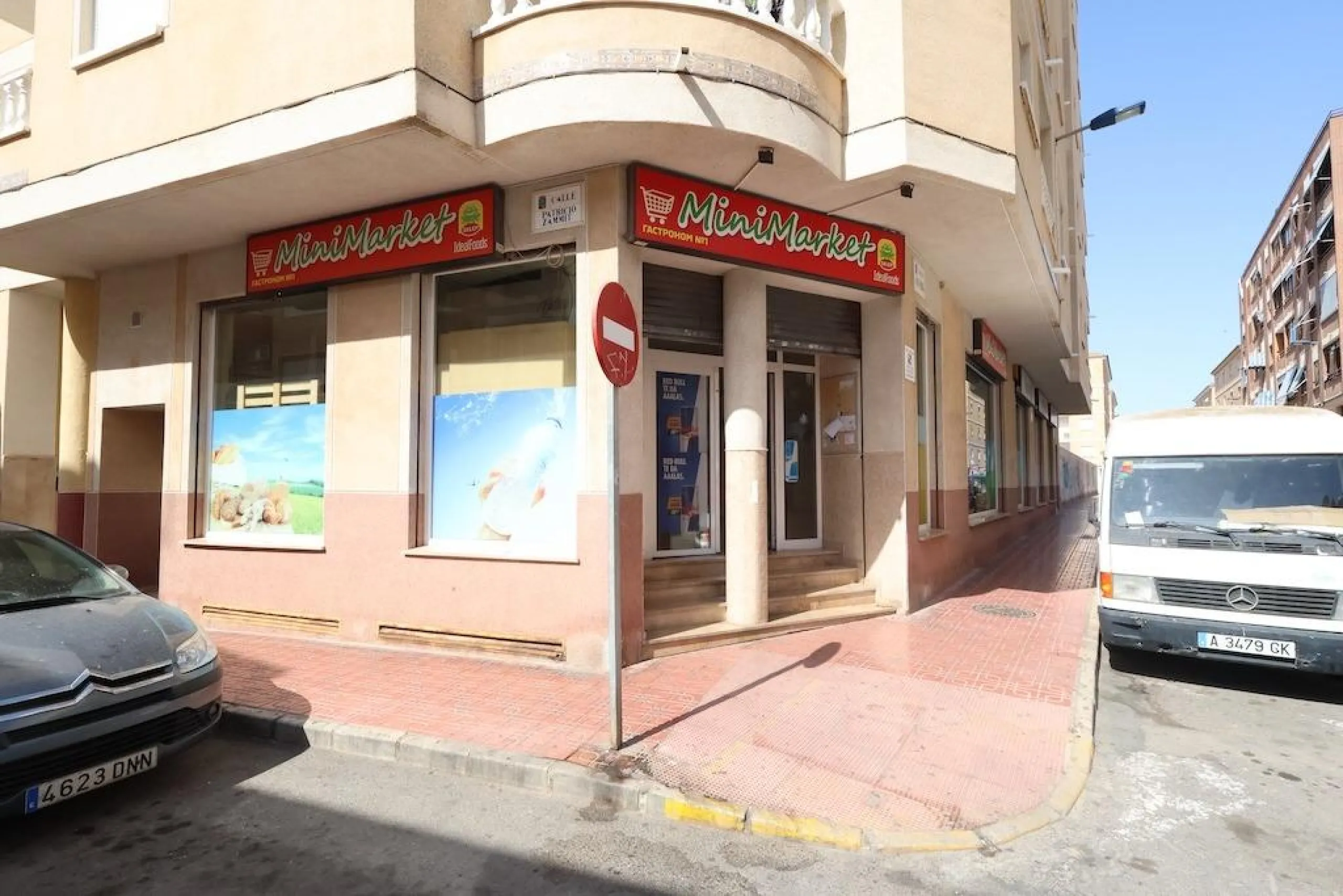 Commercial premises for sale in Torrevieja – Corner with great visibility and potential