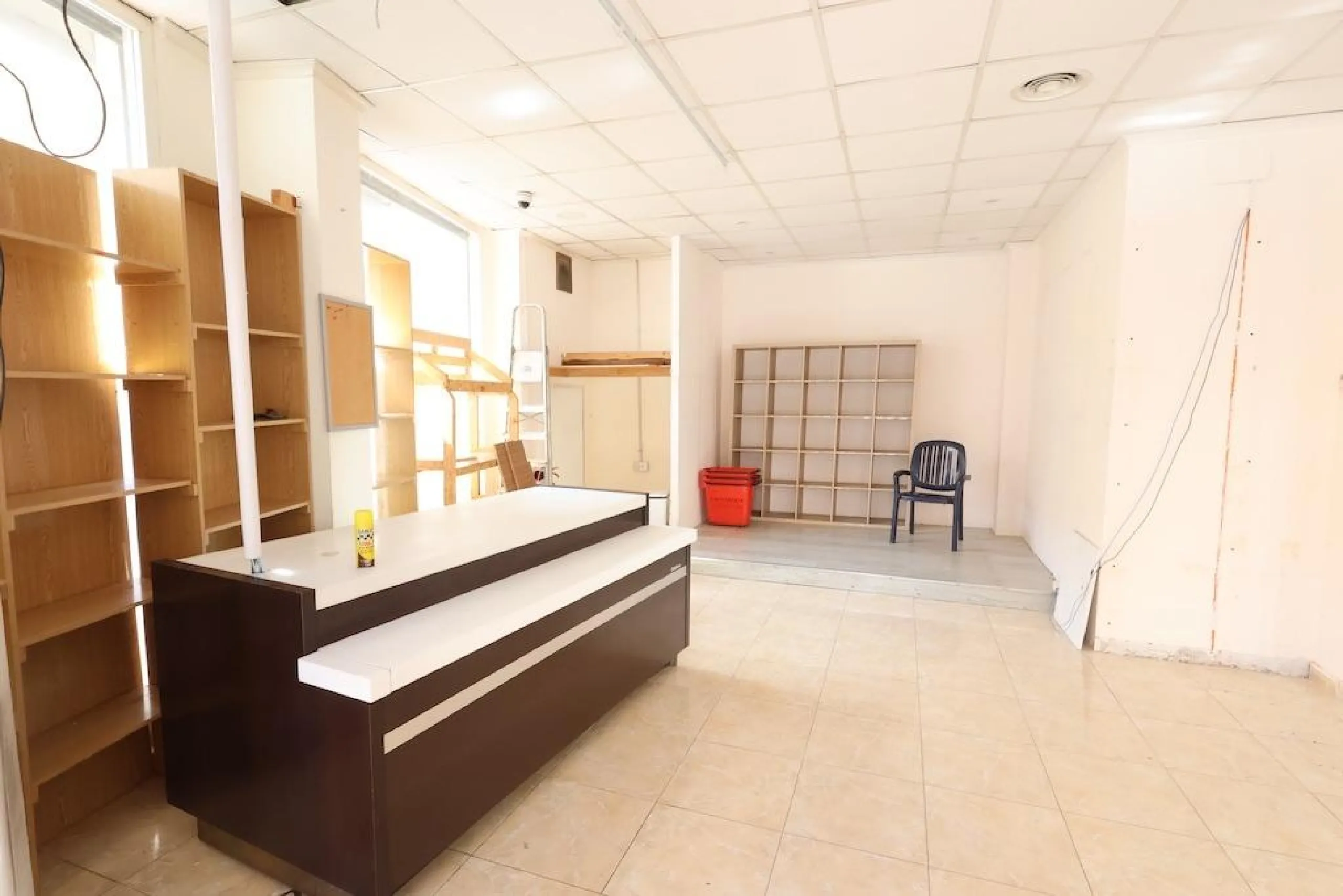Commercial premises for sale in Torrevieja – Corner with great visibility and potential