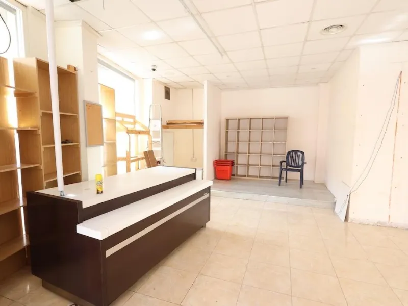 Commercial premises for sale in Torrevieja – Corner with great visibility and potential