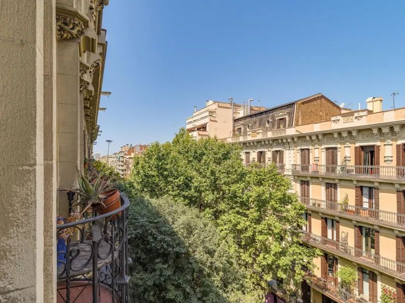 Charming Penthouse with Terrace in Eixample – Barcelona