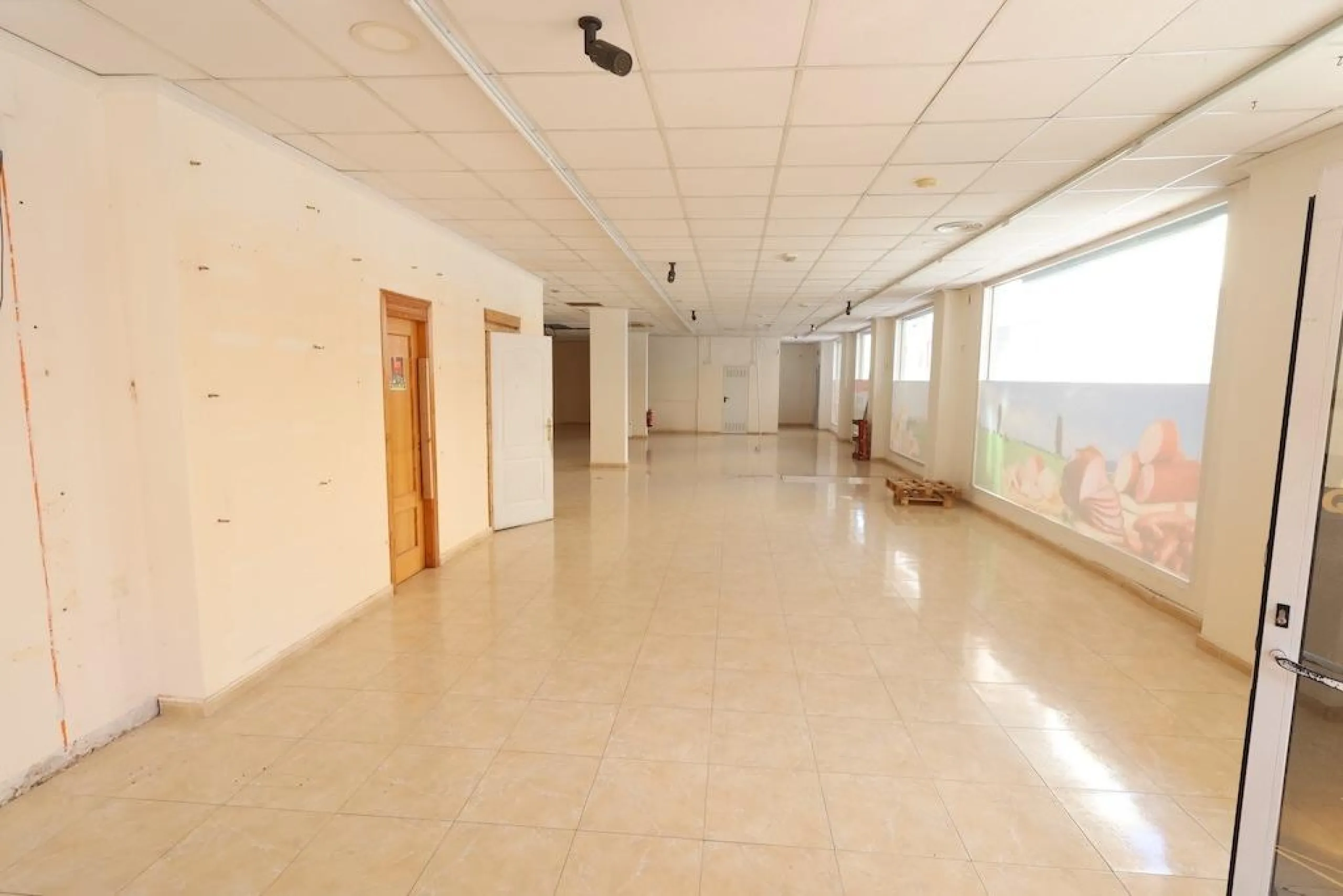 Commercial premises for sale in Torrevieja – Corner with great visibility and potential