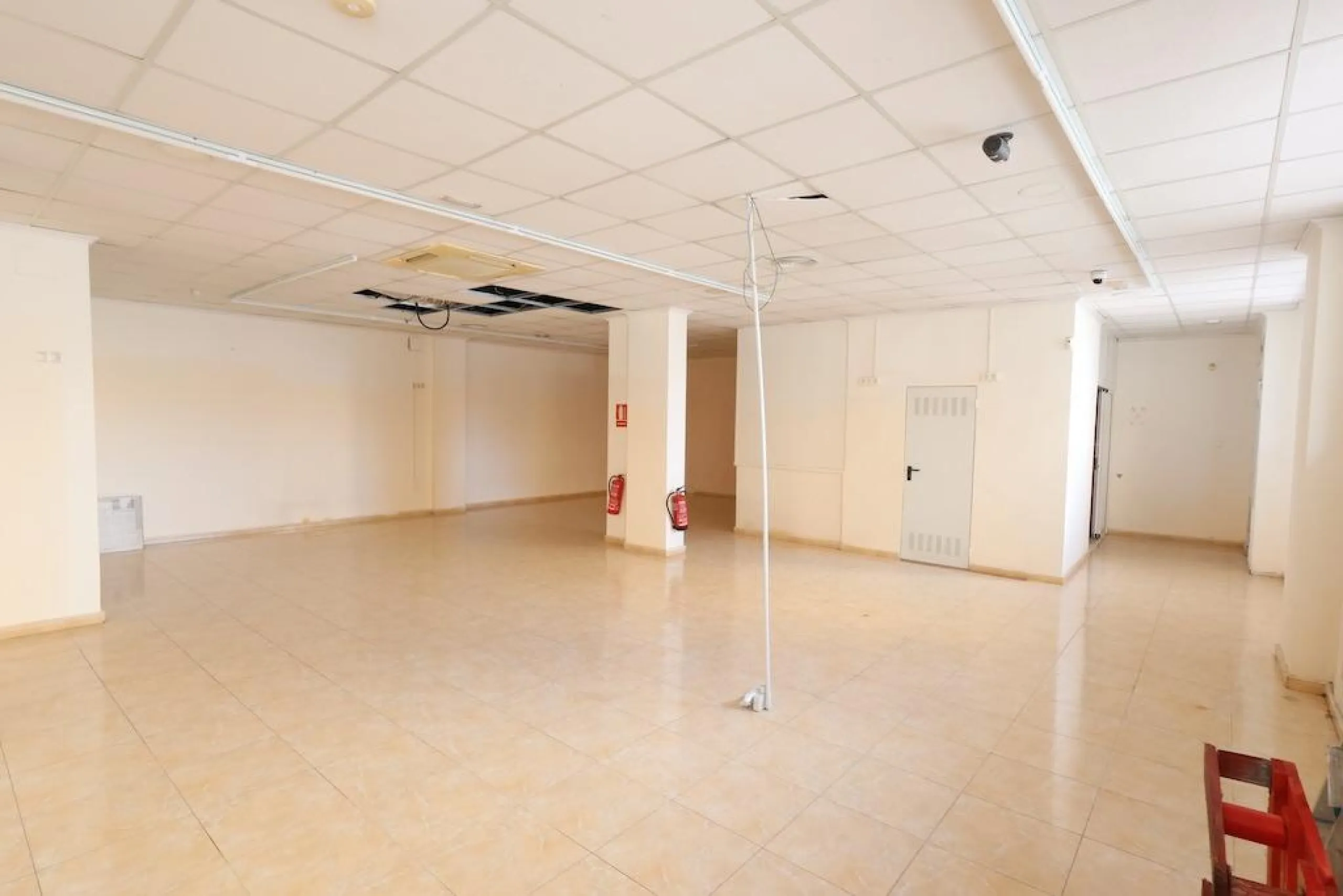 Commercial premises for sale in Torrevieja – Corner with great visibility and potential