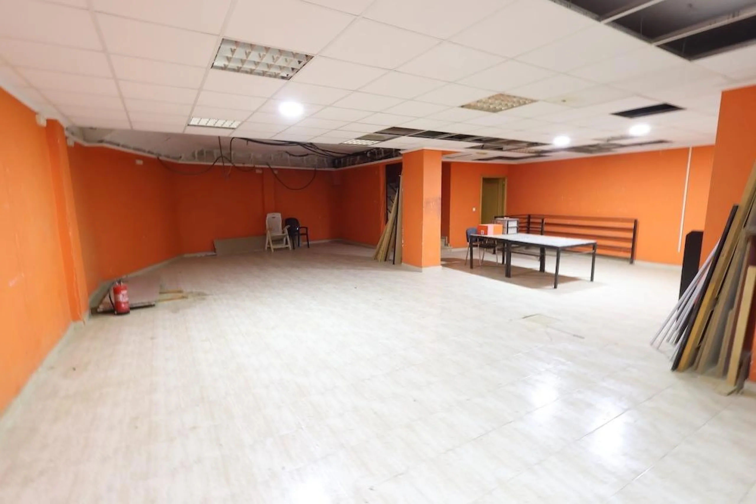 Commercial premises for sale in Torrevieja – Corner with great visibility and potential